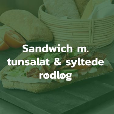 Sandwich med tunsalat og syltede rødløg