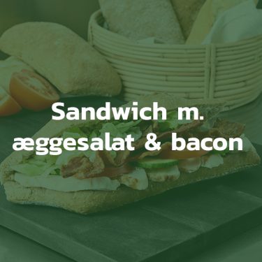 Sandwich med æggesalat og bacon